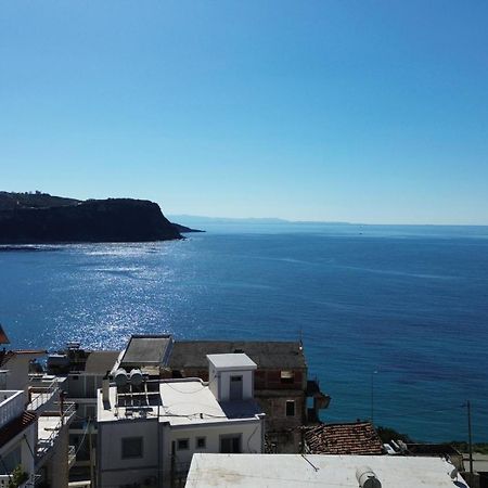 Jon Rooms Himare Bagian luar foto
