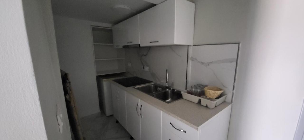 Jon Rooms Himare Bagian luar foto