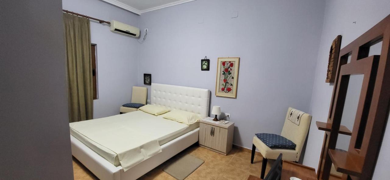 Jon Rooms Himare Bagian luar foto