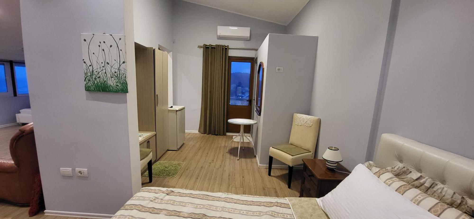 Jon Rooms Himare Bagian luar foto