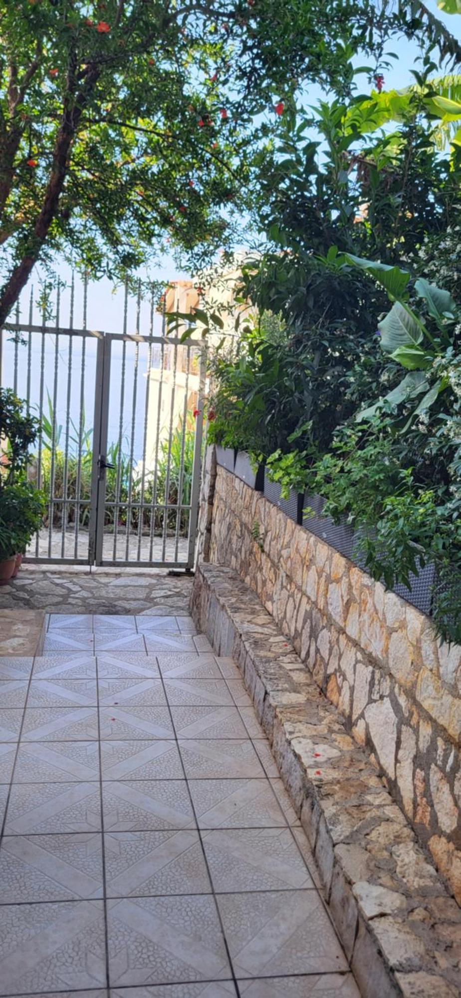 Jon Rooms Himare Bagian luar foto
